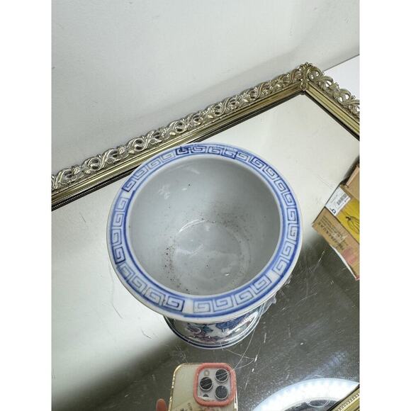 Lovely practical planter with oriental floral peony/lotus design. Jardiniere - Picture 5 of 10